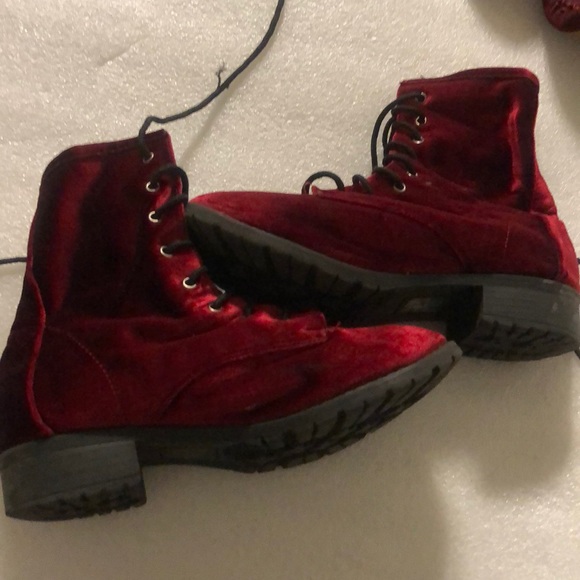 Shoes - Burgundy velvet shoes -6/7